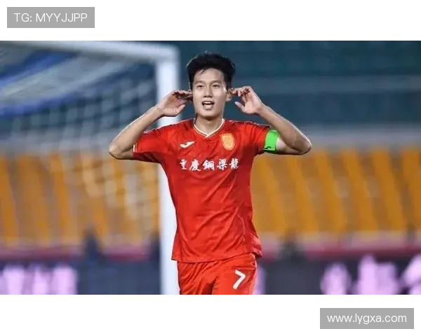 中国足球迎来新篇章：国足公布最新集训名单，锋线新星引关注