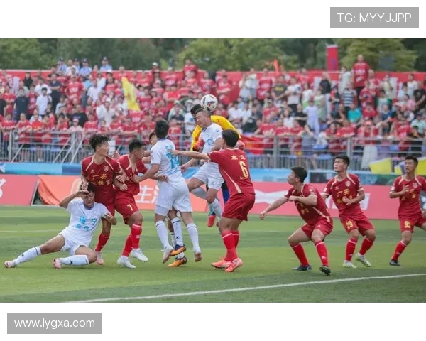 国足逆转取胜掀起全国热潮年轻球员闪耀绿茵点燃球迷激情