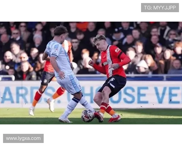 米德尔斯堡全力备战新赛季力争重返英超展现球队全新战斗姿态